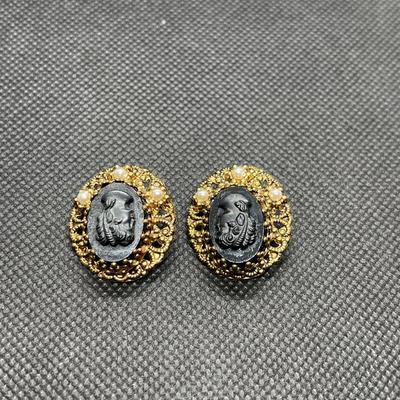 W. Germany Glass Cameo Clip on Earring "Mourning cameo"