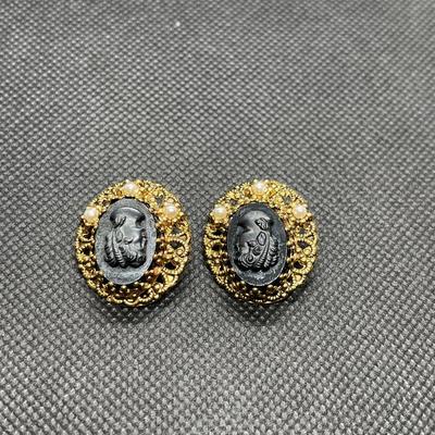 W. Germany Glass Cameo Clip on Earring 