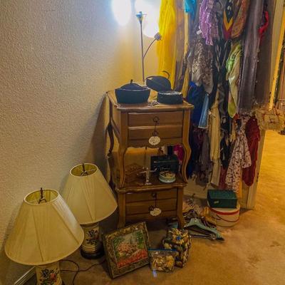 Lot 19 - Bedroom Nightstands, Lamps and accessories