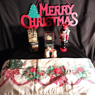 NUTCRAKER AND HOLIDAY DECOR