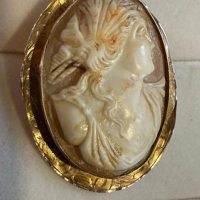 Vintage 10kt Gold Cameo Pendant-Brooch