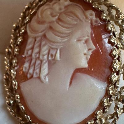 Vintage 14kt Gold Cameo Pendant-Brooch