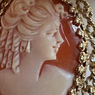 Vintage 14kt Gold Cameo Pendant-Brooch