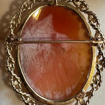 Vintage 14kt Gold Cameo Pendant-Brooch