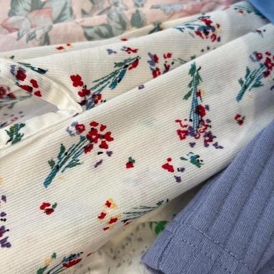 Lot 4 of tops