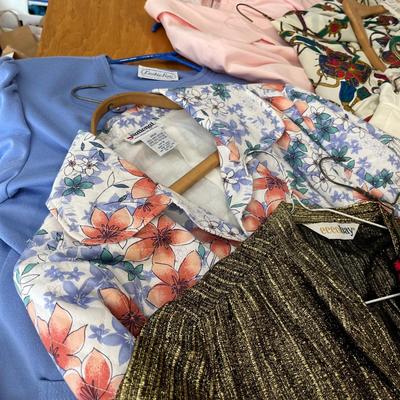 Lot 7 women's tops