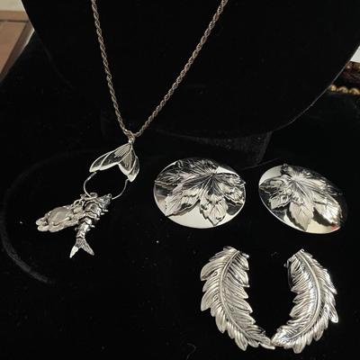 MONET PENDANT NECKLACE AND EARRINGS