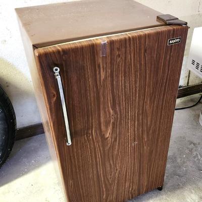 Lot #134  SANYO Mini Fridge - works
