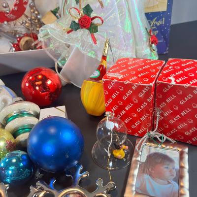 ViNTAGE CHRISTMAS ORNAMENTS AND 4 BAGS OF CLEAR LIGHTS