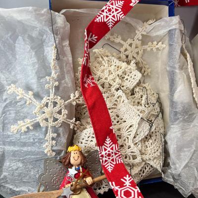 ViNTAGE CHRISTMAS ORNAMENTS AND 4 BAGS OF CLEAR LIGHTS
