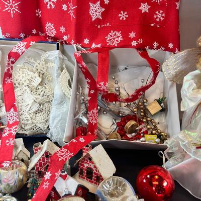 ViNTAGE CHRISTMAS ORNAMENTS AND 4 BAGS OF CLEAR LIGHTS