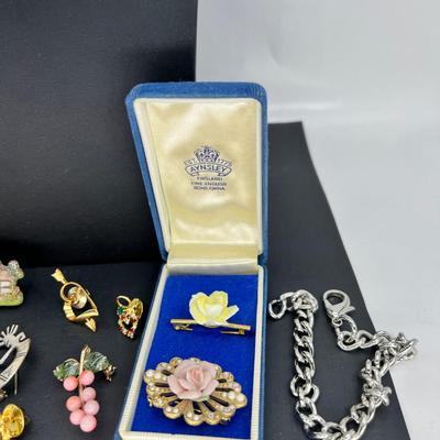 Faux Pearl Necklaces Pinks