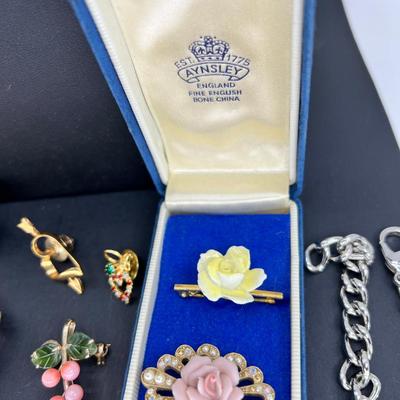 Faux Pearl Necklaces Pinks