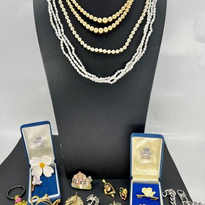 Faux Pearl Necklaces Pinks