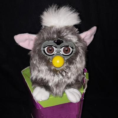 VINTAGE FURBY BY TIGER ELECTRONICS WITH TAG ATTACHED