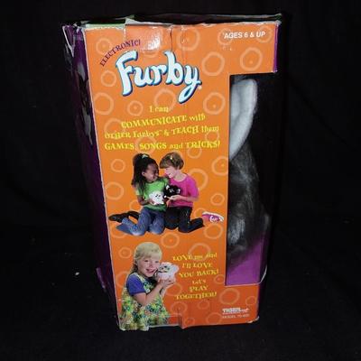 VINTAGE FURBY BY TIGER ELECTRONICS WITH TAG ATTACHED