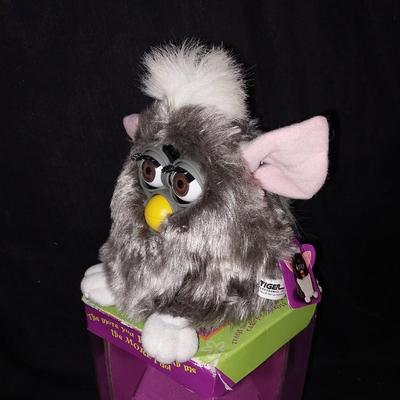 VINTAGE FURBY BY TIGER ELECTRONICS WITH TAG ATTACHED