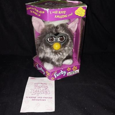 VINTAGE FURBY BY TIGER ELECTRONICS WITH TAG ATTACHED