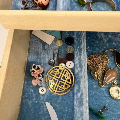 Costume jewelry and Vintage box