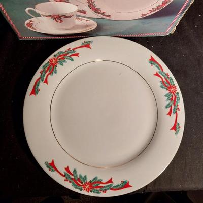 NEW TIENSHAN FINE CHINA SERVICE FOR FOUR "POINSETTIA & RIBBONS"