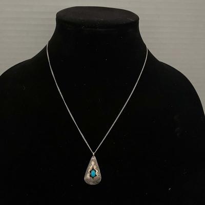 Turquoise & Silver Pendant Necklace & Earrings