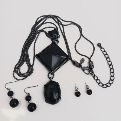 Black Pendant Necklace with Dangle Earrings and Studs