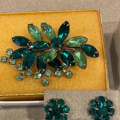 Emerald color green jewelry