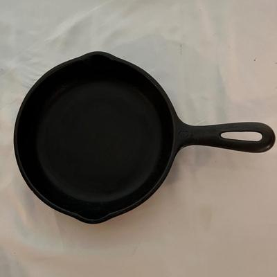 Collection of Cast Iron incl Lodge (K-MK)
