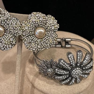Sparkly flower jewelry