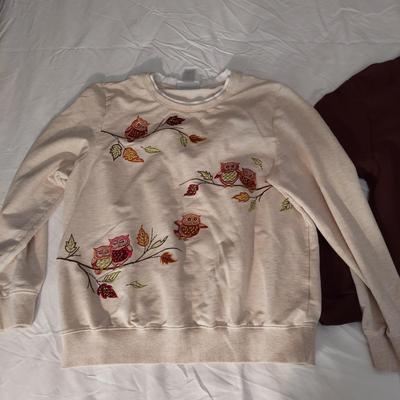 Medium Large Festive Holiday Sweatshirts and Tops (B3-BBL)
