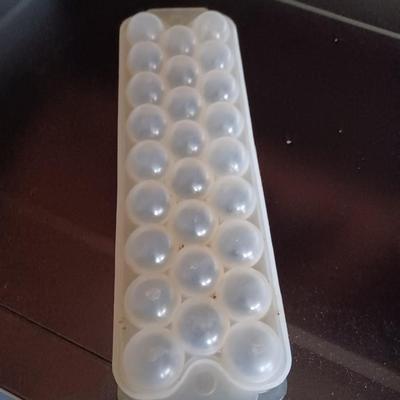 Round ball ice cube trays