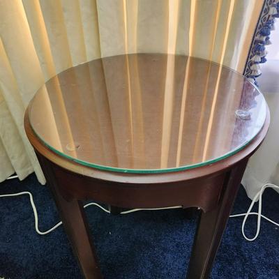 Round Side Table w Glass Top 18
