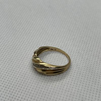 Gold 10k band ring