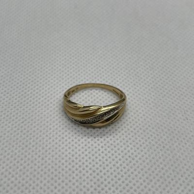 Gold 10k band ring