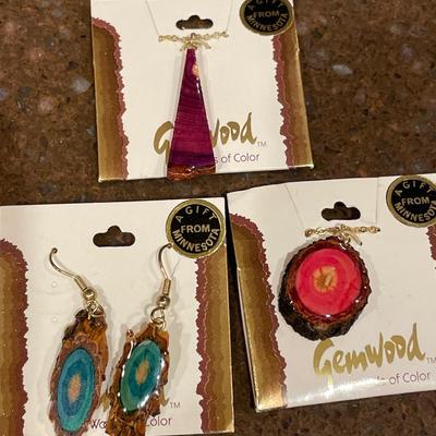 3 Gemwood jewelry