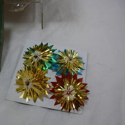 Lot of Vintage Christmas Ornaments & DÃ©cor