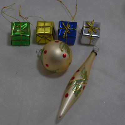 Lot of Smaller Vintage Christmas Ornaments
