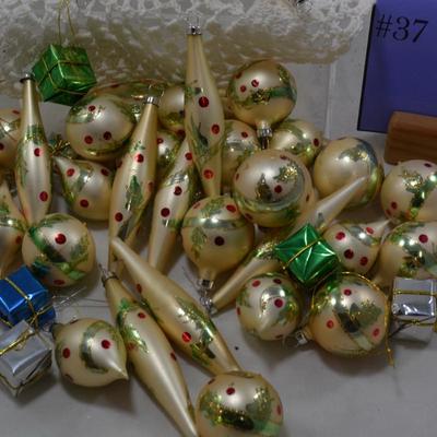 Lot of Smaller Vintage Christmas Ornaments