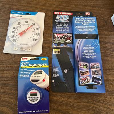 New In Box Solar Lights, Spin Scrubber & More (DR-RG)