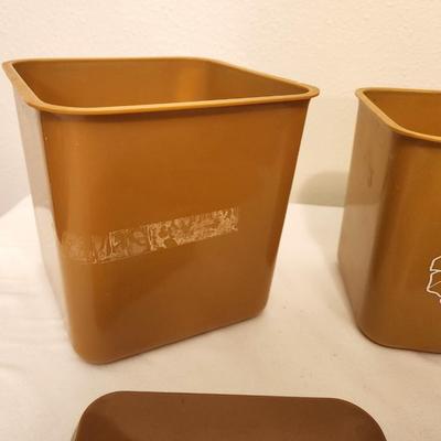 Lot #106 Set of 4 Nesting Mid Century Modern Kitchen Canisters