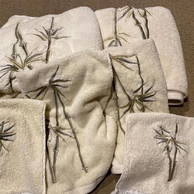 Bamboo decorated towels