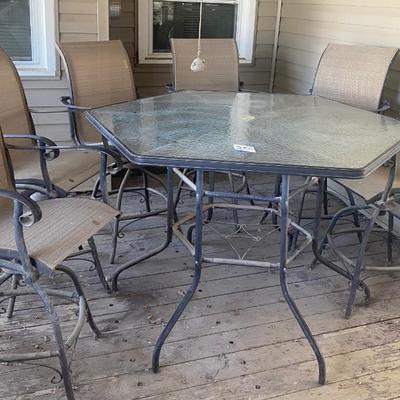 Nice Patio Table and Chairs
