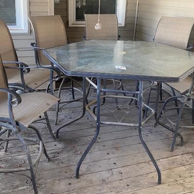 Nice Patio Table and Chairs