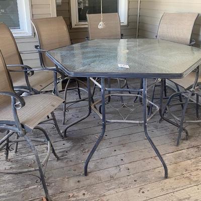 Nice Patio Table and Chairs