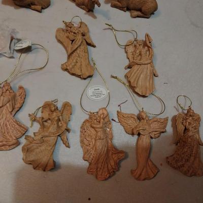 HAWTHORNE VILLAGE LARGER WOODEN NATIVITY SCENE PIECES AND ORNAMENTS