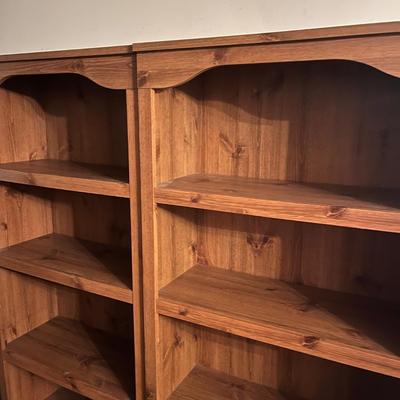 Pair of Wooden Five Shelf Bookcases (DR-MG)