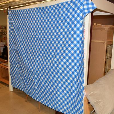 Hand-Tied Comforter, Singers Glen, Virginia 82â€x64â€
