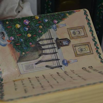 Vintage Storyteller Animated Santa Claus by Holiday Creations