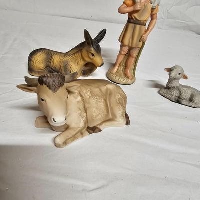 Homco Ceramic Nativity Set w/Base (BS2-JS)