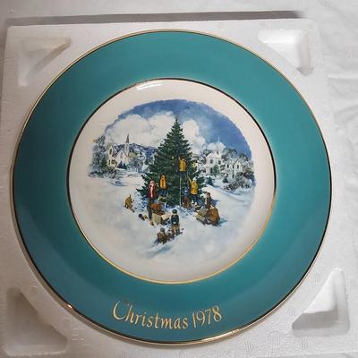Gold Trimmed Avon + Bing & Grondahl Christmas Plates (BS2-JS)